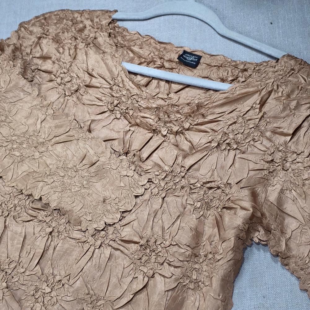 Origami Magic Scarf Popcorn Top Womens One Size Tan Excellent Scalloped Crinkle